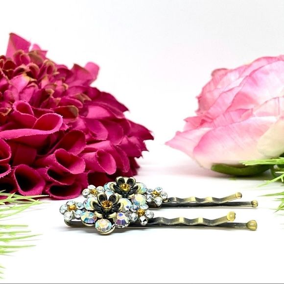 VINTAGE⚜️CHIC Crystal Flower Hair Pins - Set Of 2 - Picture 4 of 7